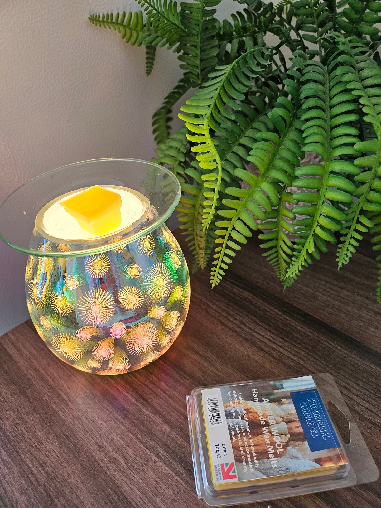 Expertly crafted by The Original Candle Company, these Amber Wool hand-blended wax melts deliver a rich, sophisticated aroma, designed to fill any space with warm and indulgent fragrance notes.