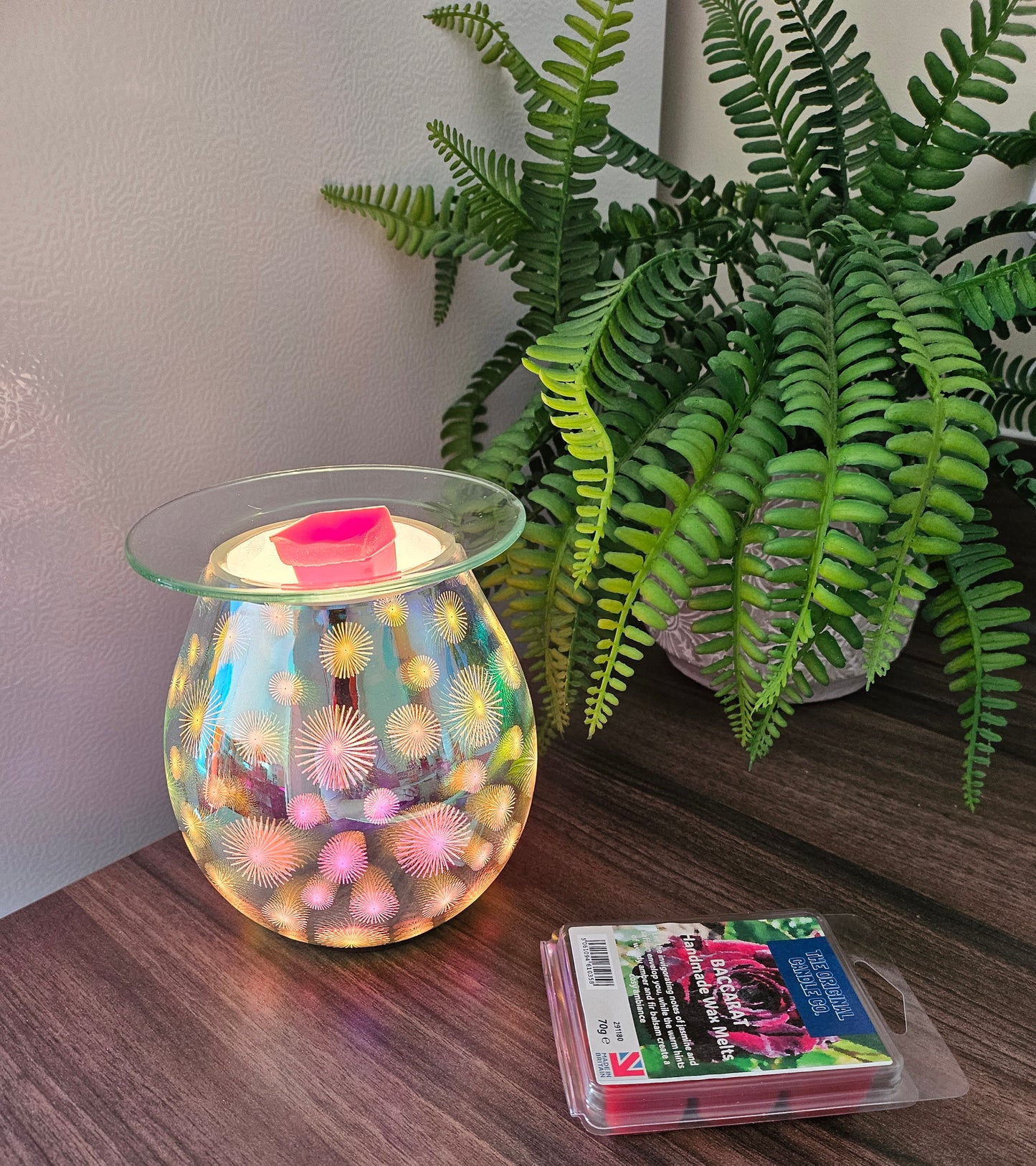Expertly crafted by The Original Candle Company, these Baccarat hand-blended wax melts deliver an opulent and captivating aroma, designed to fill any space with refined and indulgent fragrance notes