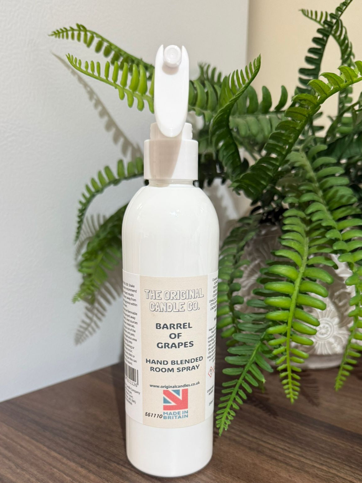 Expertly crafted by The Original Candle Company, this Barrel of Grapes hand-blended room mist spray delivers a deep, luscious aroma, designed to refresh any space with rich, fruity fragrance notes.