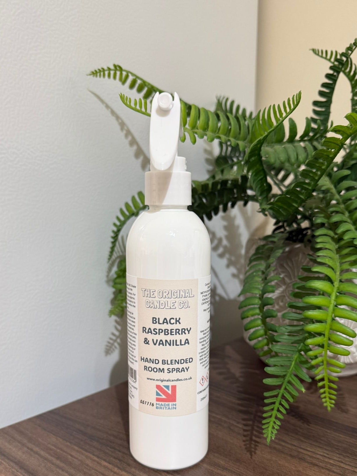 Expertly crafted by The Original Candle Company, this Black Raspberry & Vanilla hand-blended room mist spray delivers a rich, fruity aroma, designed to refresh any space with sweet, berry-infused fragrance notes and a smooth, creamy finish