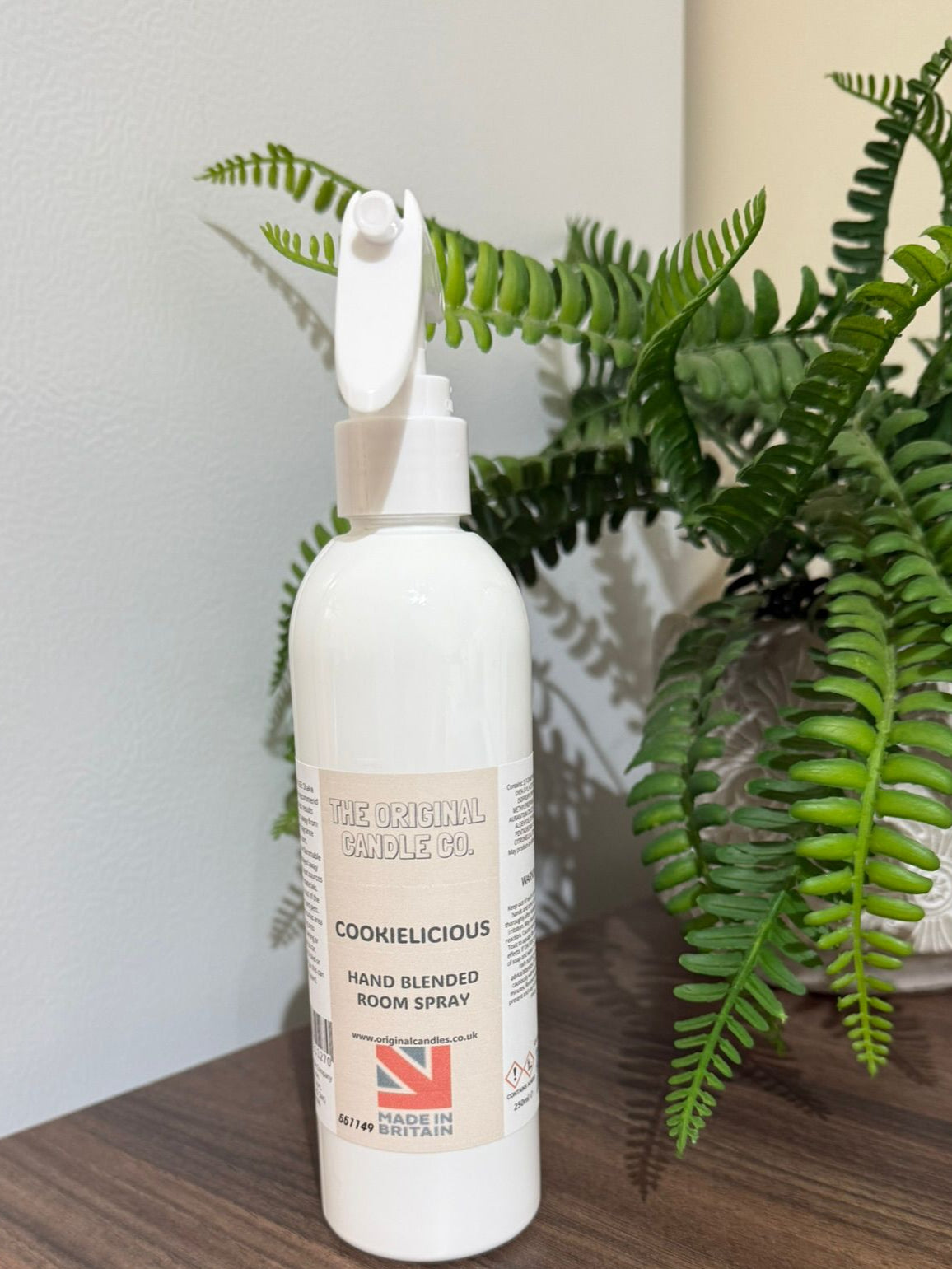 Expertly crafted by The Original Candle Company, this Cookielicious hand-blended room mist spray delivers a warm, indulgent aroma, designed to refresh any space with rich, buttery fragrance notes.