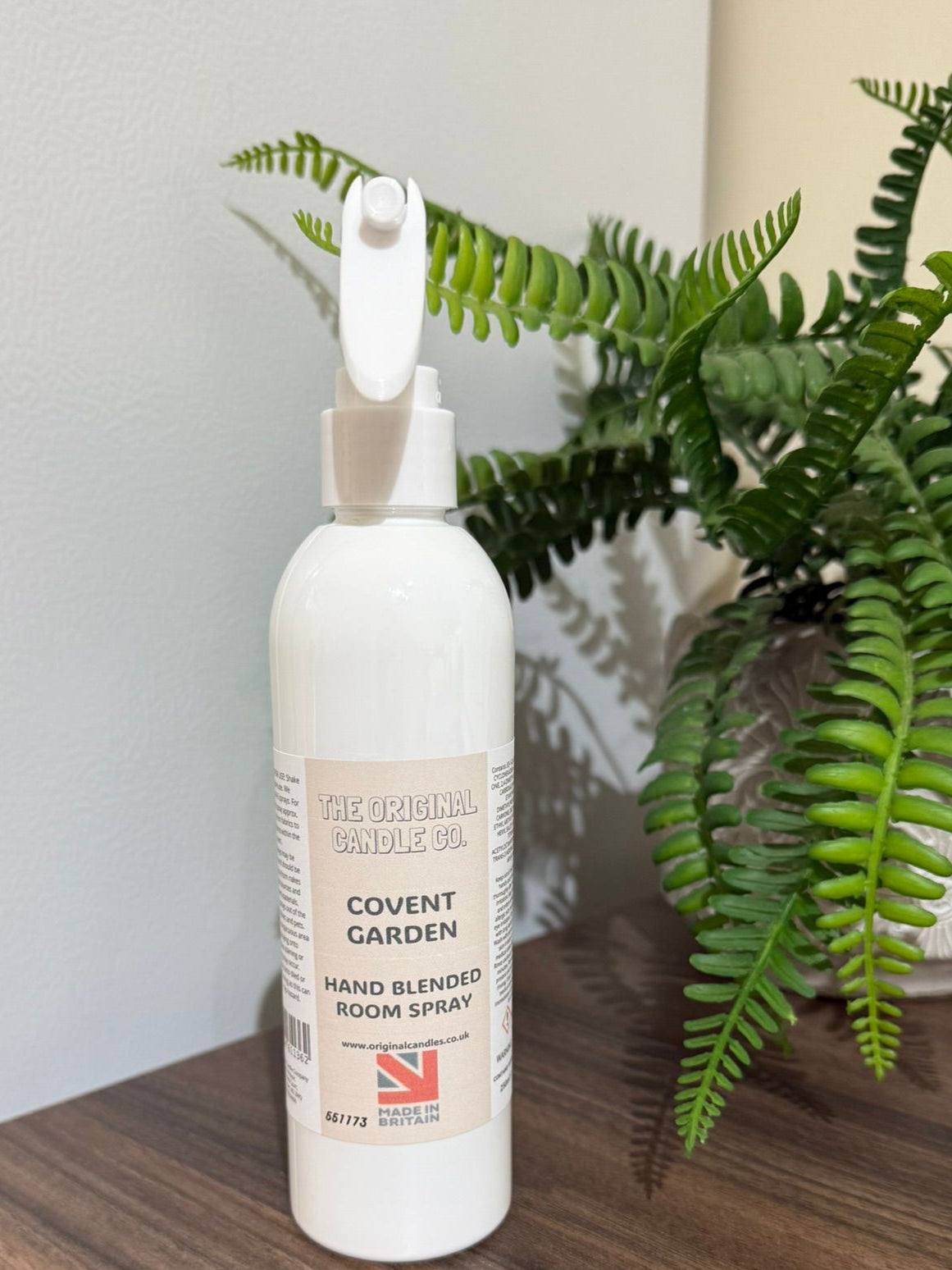 Expertly crafted by The Original Candle Company, this Covent Garden hand-blended room mist spray delivers a sophisticated, floral aroma, designed to refresh any space with elegant, garden-inspired fragrance notes.