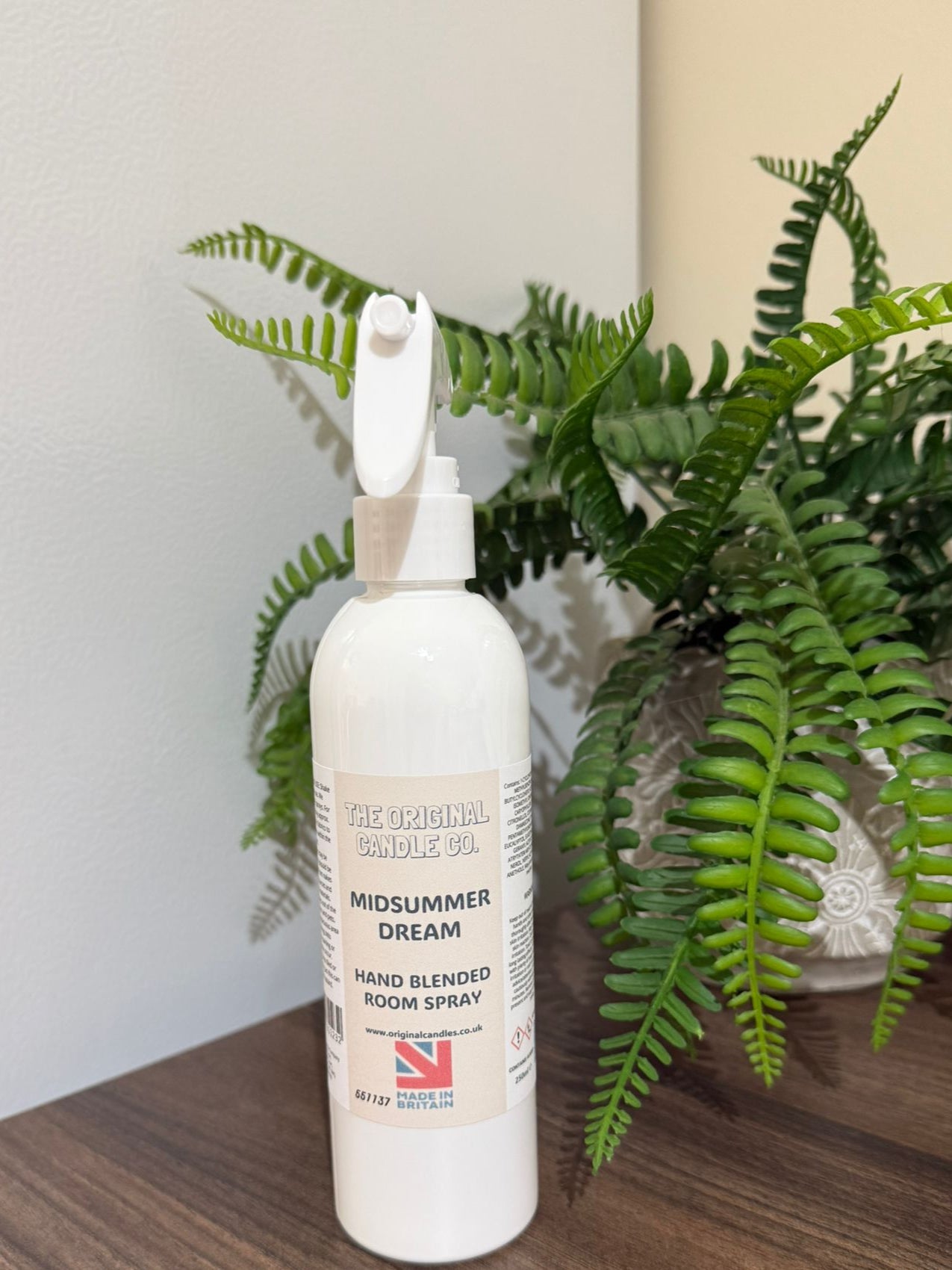 Expertly crafted by The Original Candle Company, this Midsummer Dream hand-blended room mist spray delivers a dreamy, floral aroma, designed to refresh any space with soft, sun-kissed fragrance notes.