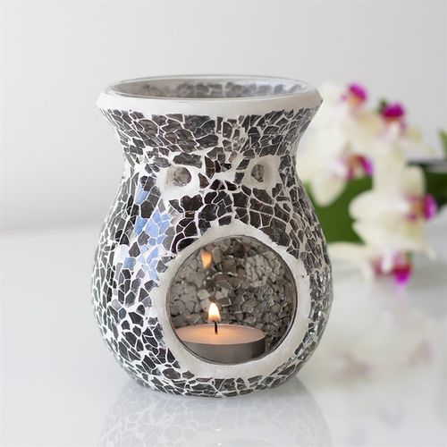 Featuring a stunning crackle glass in gun metal grey.This oil burner and wax warmer is sure to add a touch of style to any decor.