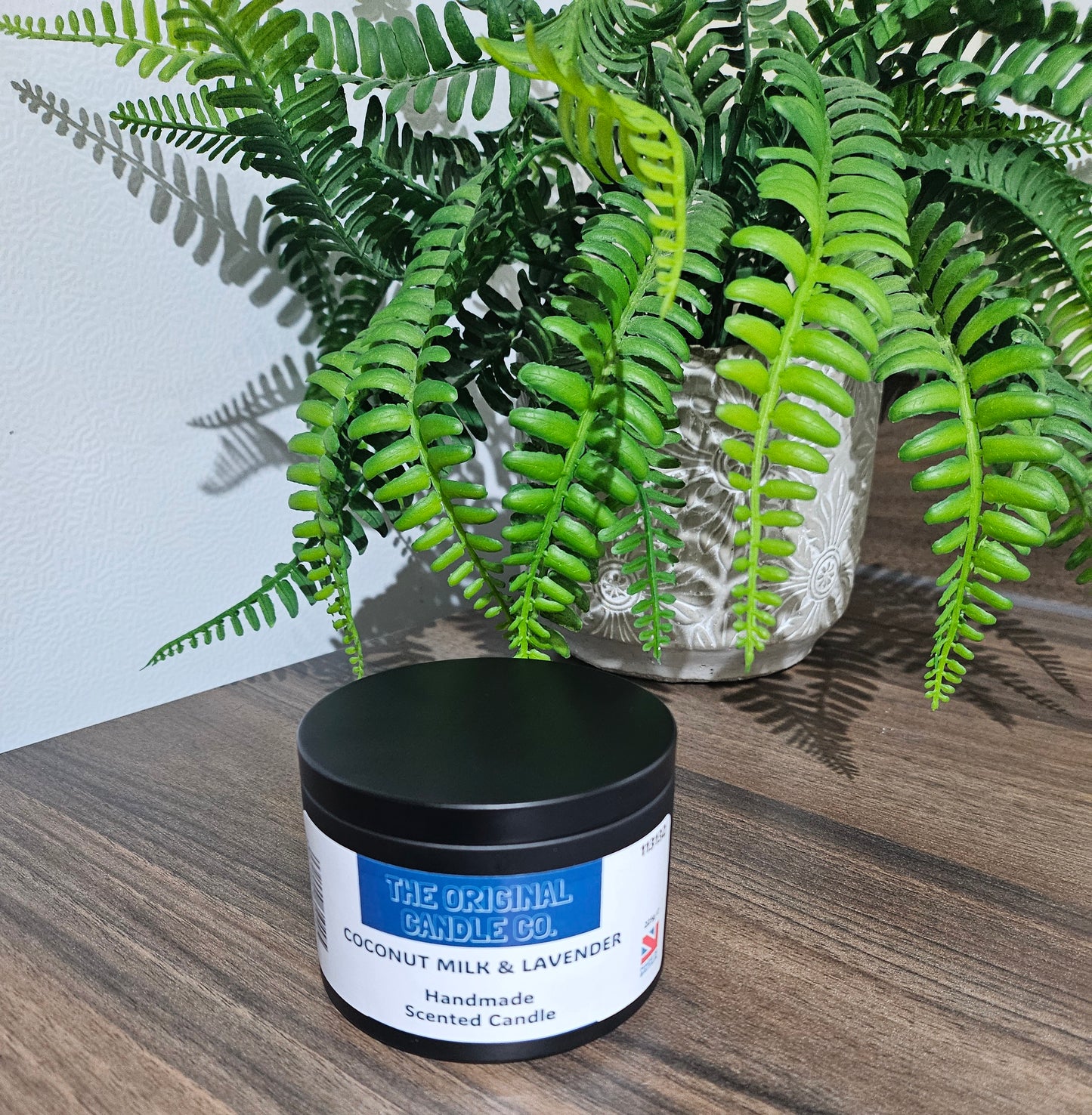 Fresh Laundry scented candle infused with uplifting lemon, apple, lavender, and lily, creating a clean and comforting fragrance experience. Beautifully crafted for a lasting aroma.