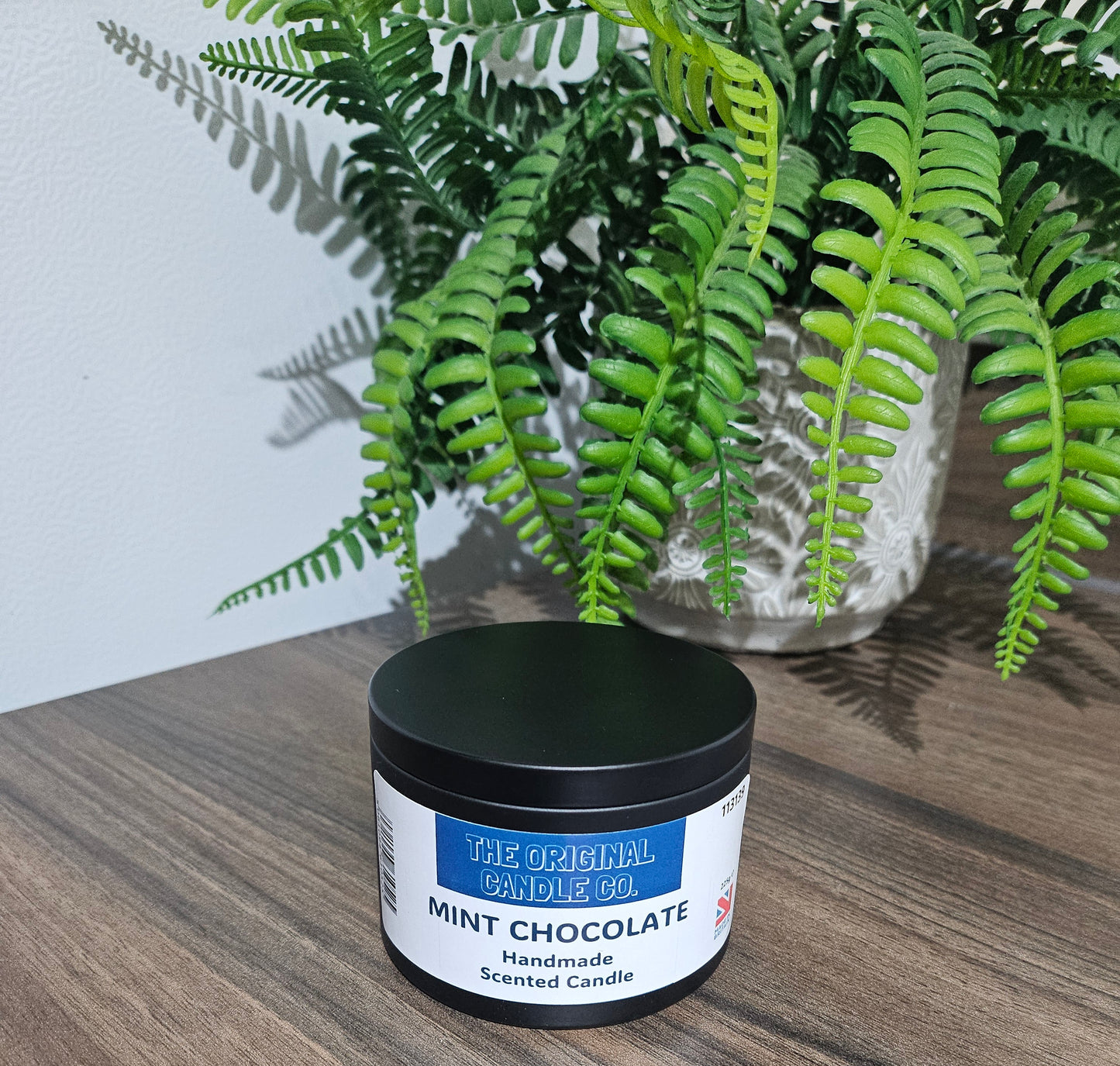 Mint Chocolate fragrance candle featuring a delectable blend of creamy cocoa, sweet peppermint, and smooth vanilla, perfect for a cosy and comforting atmosphere.
