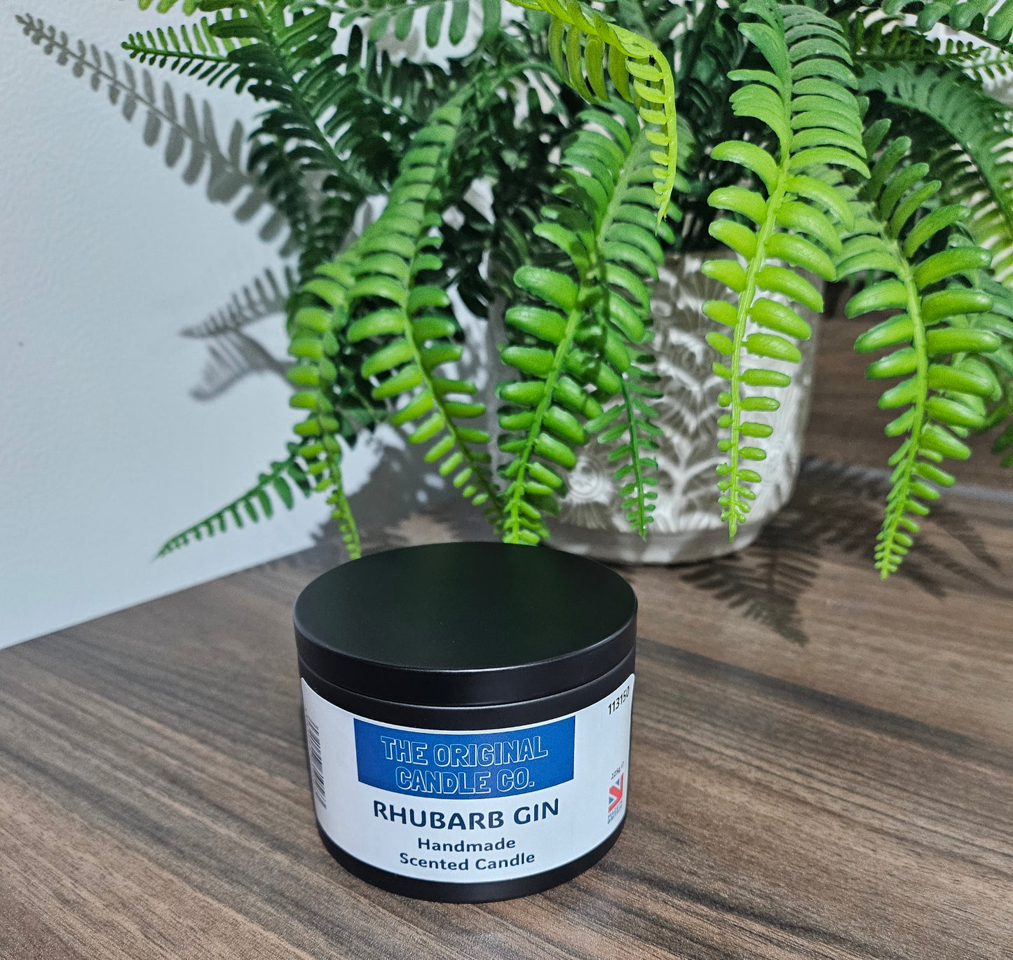 Rhubarb Gin scented candle infused with bright lemon peel, tart rhubarb, and juniper berries, balanced with warm ginger and musk for a bold and refreshing fragrance.