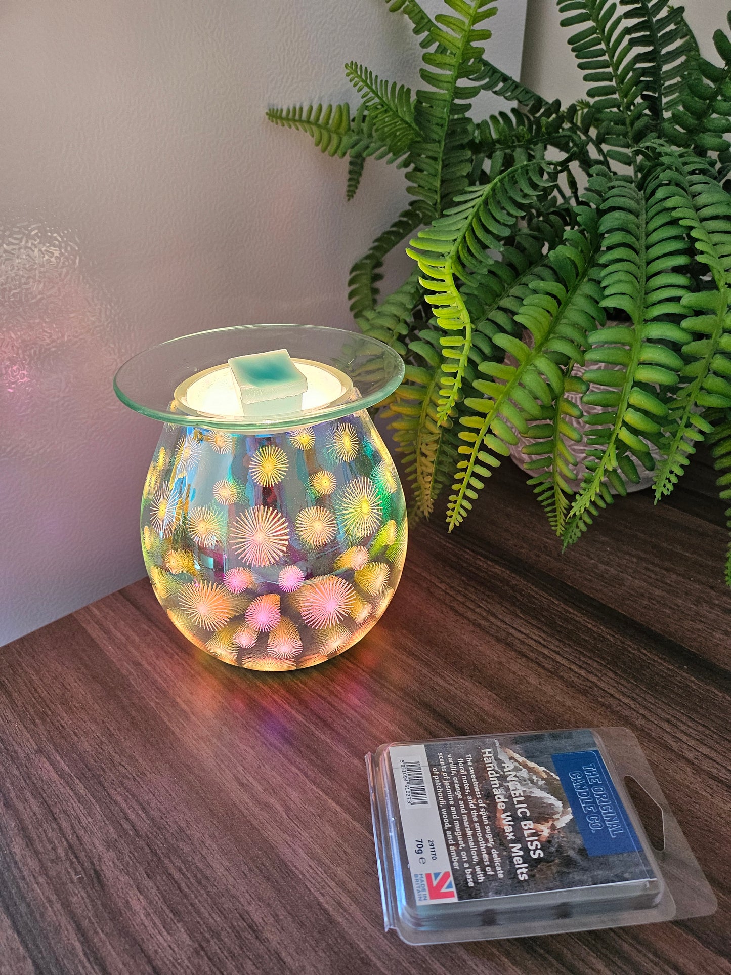 ANGELIC BLISS Wax Melts from The Original Candle Co., blending delicate florals with powdery musk and soft undertones. A heavenly handmade wax melt that evokes serenity and comfort.