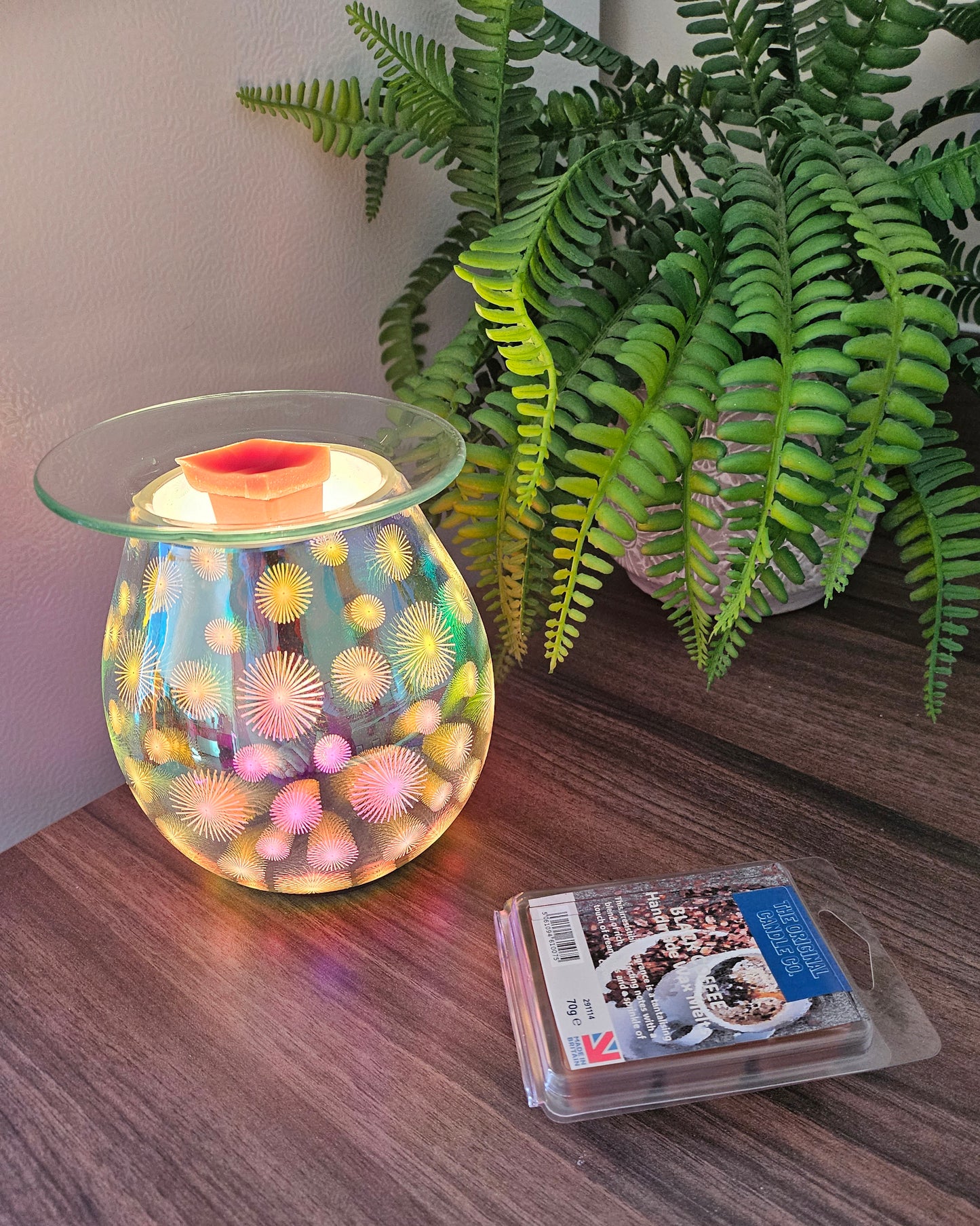 BLACK COFFEE Wax Melts from The Original Candle Co., capturing the bold aroma of freshly brewed dark roast coffee with deep, rich undertones. A handcrafted wax melt designed for coffee lovers who enjoy a comforting and energising fragrance.