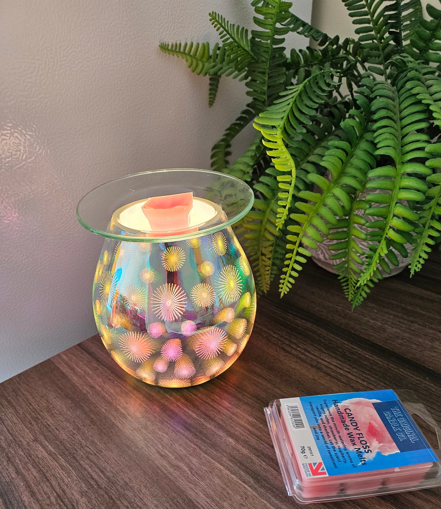 CANDY FLOSS Wax Melts from The Original Candle Co., blending airy spun sugar with fruity cotton candy sweetness. A handcrafted wax melt designed to fill your space with a nostalgic and delightful aroma.