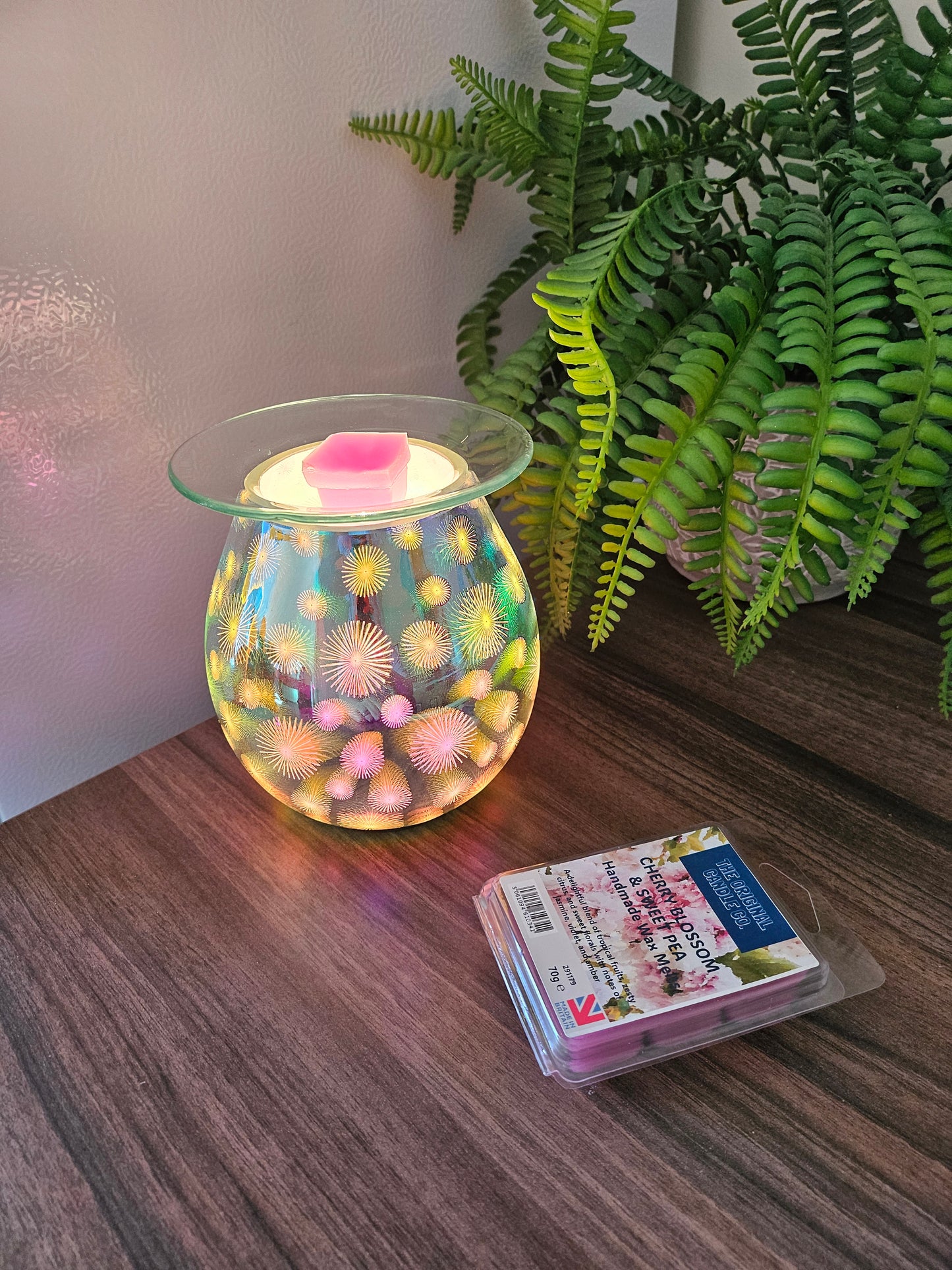 CHERRY BLOSSOM & SWEET PEA Wax Melts from The Original Candle Co., blending delicate cherry blossom with the soft sweetness of sweet pea, creating a fresh and floral fragrance. A handcrafted wax melt perfect for a light and uplifting aroma.