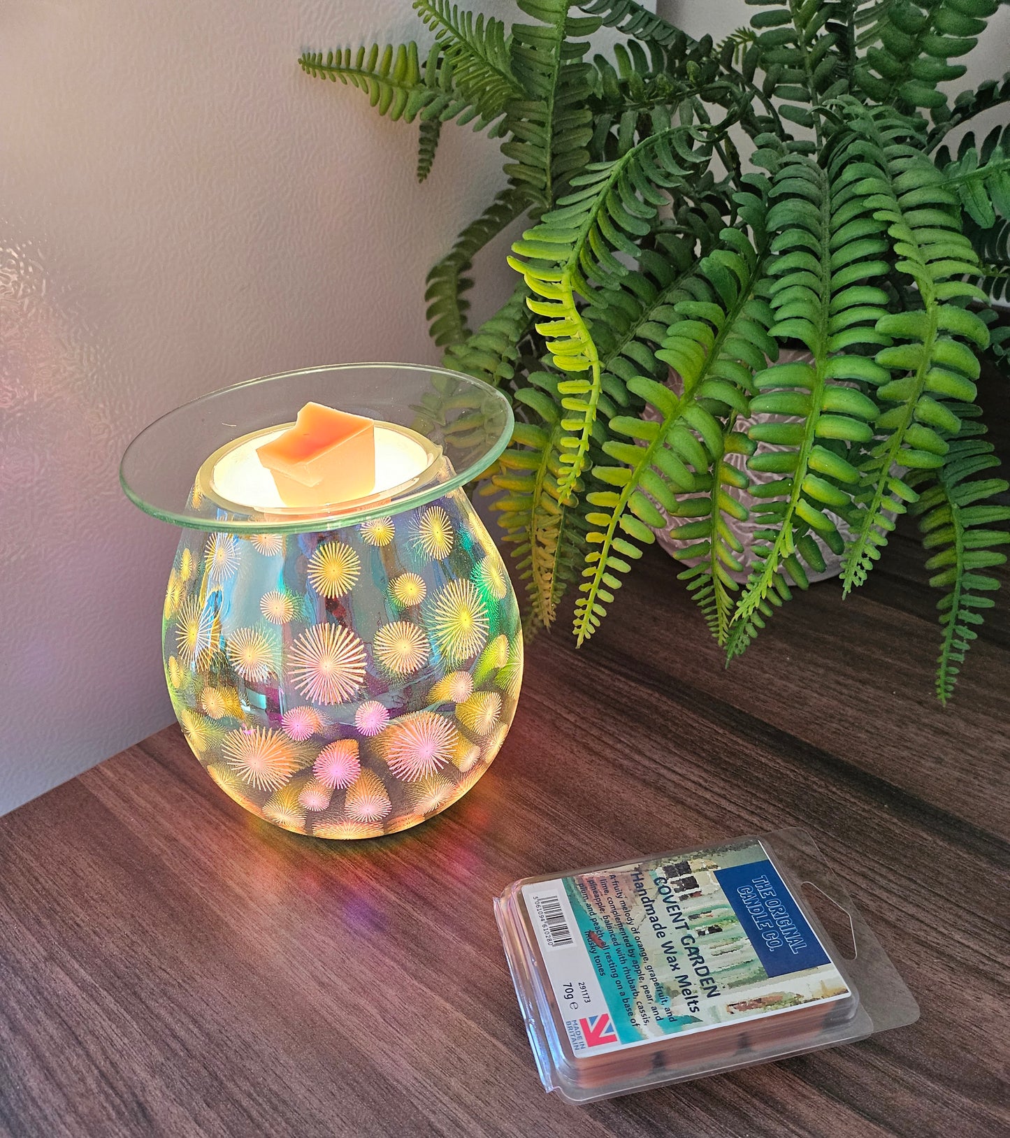 COVENT GARDEN Wax Melts from The Original Candle Co., featuring a vibrant fruity blend of orange, grapefruit, lime, apple, pear, and pineapple, balanced with rhubarb, cassis, plum, and peach, all resting on a musky base. A handcrafted wax melt designed to bring a refreshing and luxurious aroma into your space.