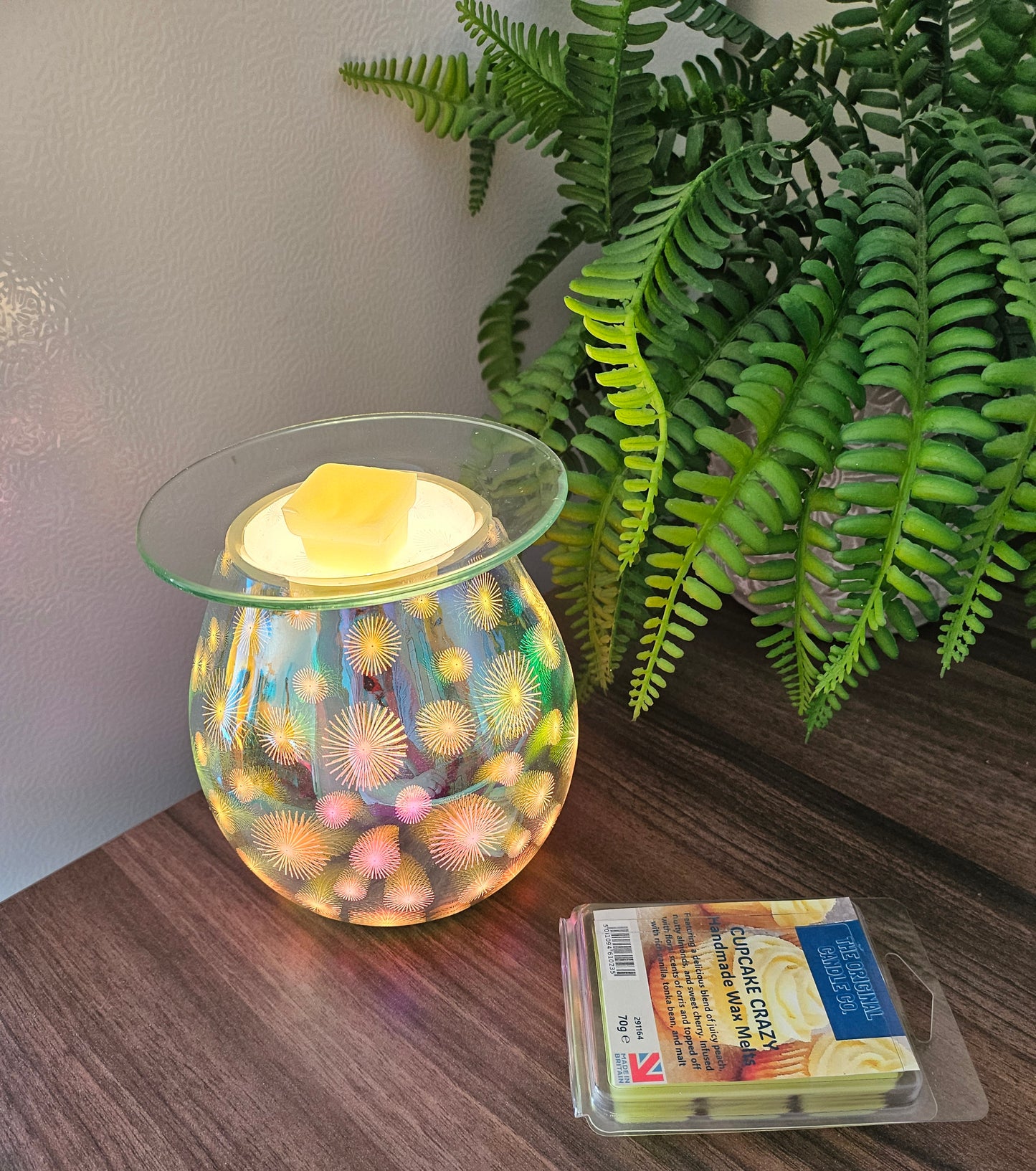 CUPCAKE CRAZY Wax Melts from The Original Candle Co., featuring a rich, sweet aroma of vanilla sponge cake topped with smooth buttercream frosting. A handcrafted wax melt designed to create an indulgent and comforting atmosphere.