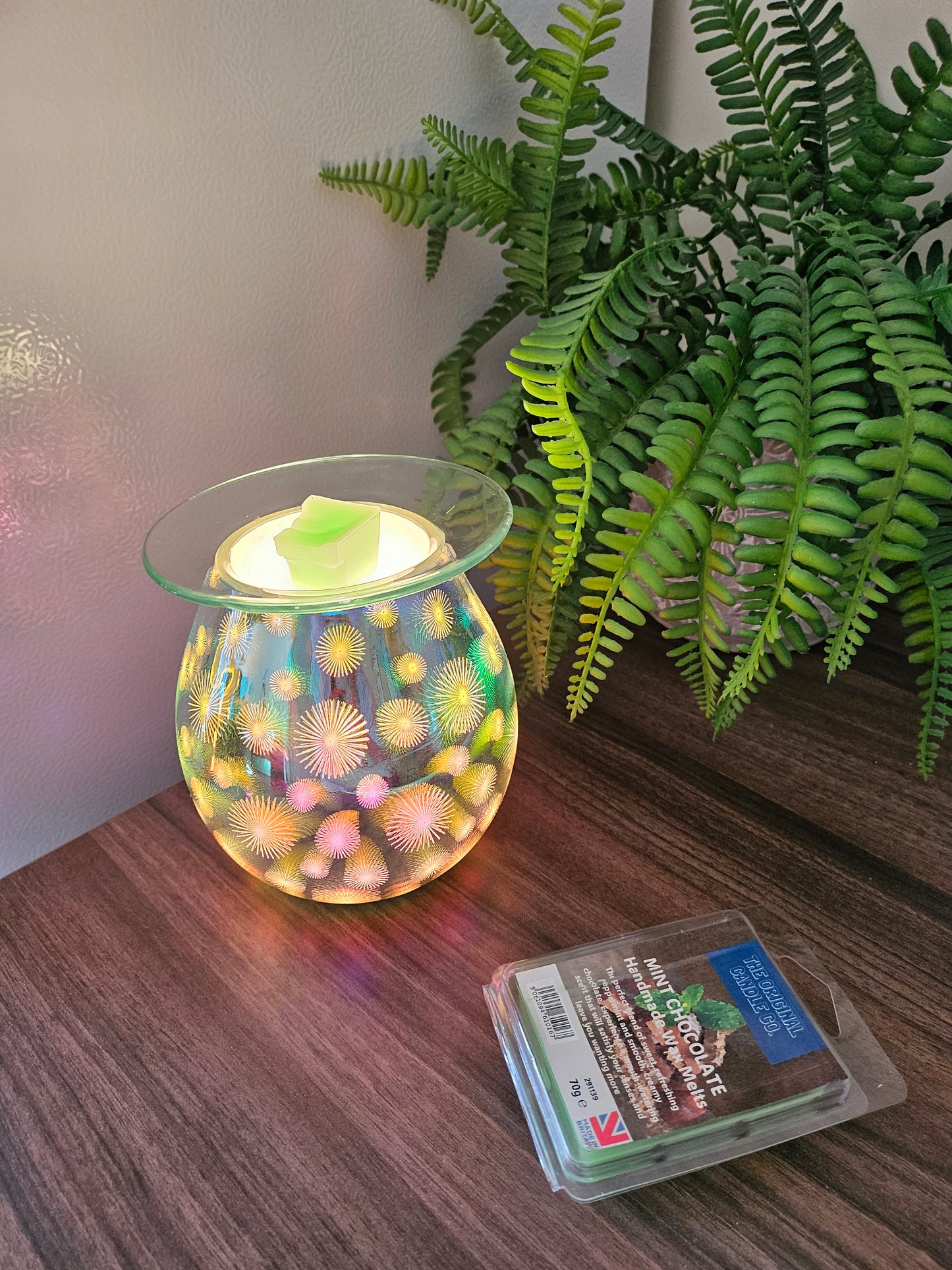 MINT CHOCOLATE Wax Melts from The Original Candle Co., blending refreshing peppermint and spearmint with silky milk chocolate and warm vanilla cream for a perfectly balanced sweet and cool fragrance. A handcrafted wax melt designed for indulgent relaxation.