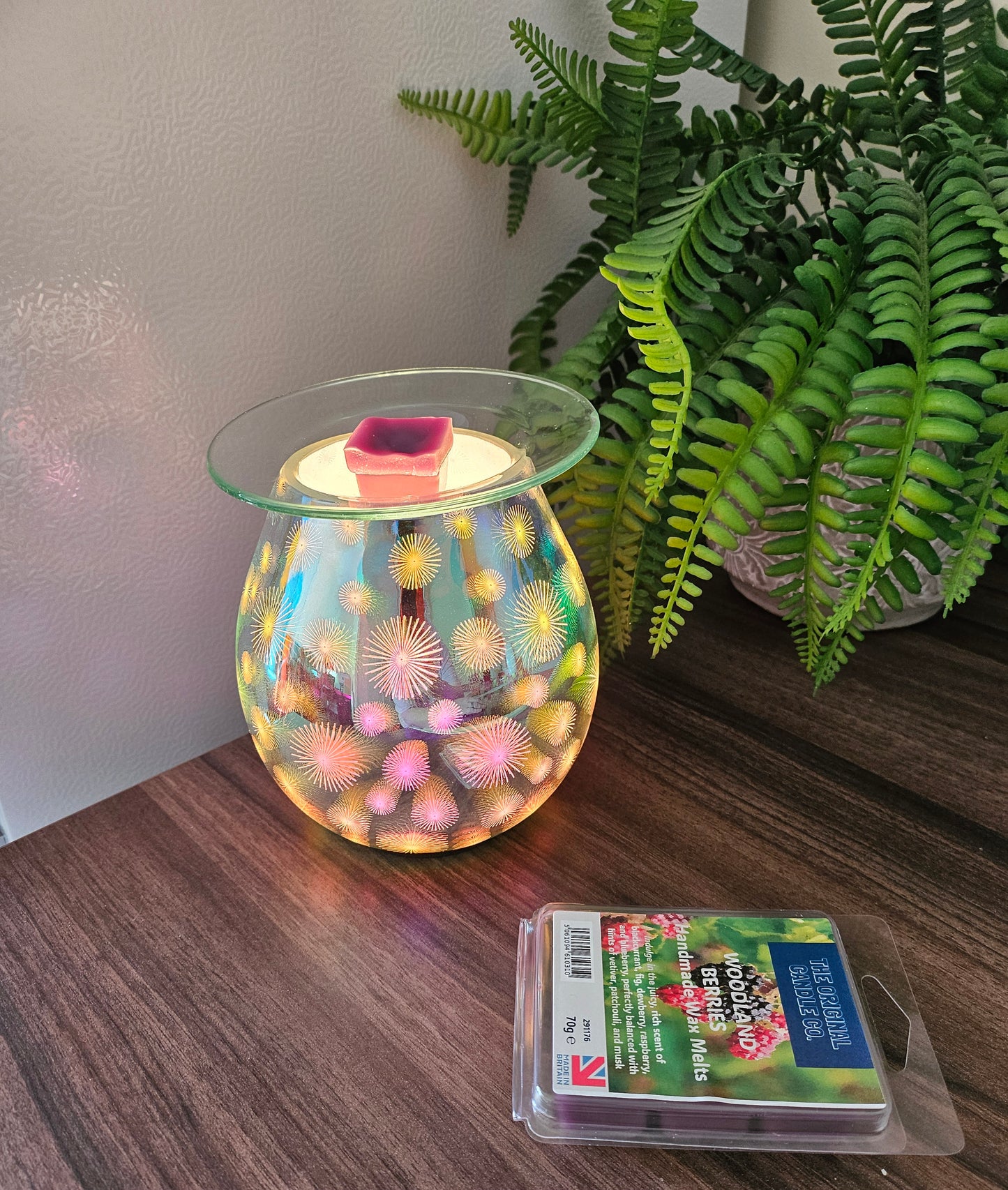 WOODLAND BERRIES Wax Melts from The Original Candle Co., blending juicy blackcurrant, fig, raspberry, blueberry, and dewberry with earthy vetiver, patchouli, and musk for a deep, sophisticated fragrance. A handcrafted wax melt designed to bring the richness of fresh-picked berries into any space.