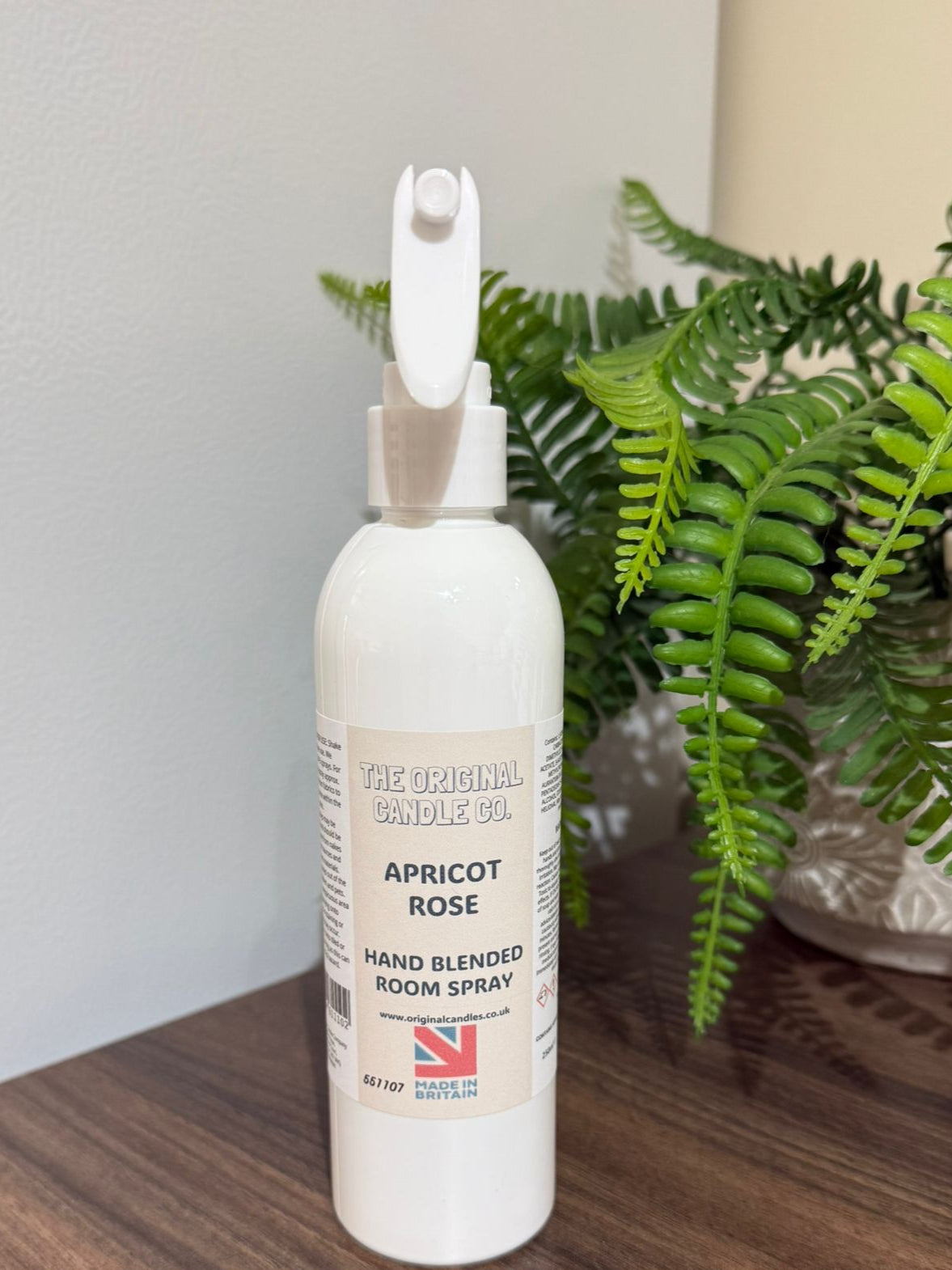 Expertly crafted by The Original Candle Company, this Apricot Rose hand-blended room mist spray delivers a delicate yet vibrant aroma, designed to refreLet me know if you’d liksh any space with fruity and floral fragrance notes.