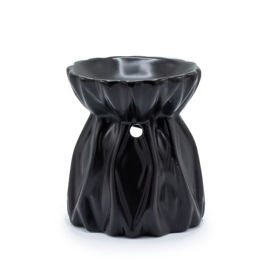 Carefully sourced by The Original Candle Company and featuring a geometric design with a highly decorative glaze in black, this oil burner and wax warmer will make an attractive decoration in any room.