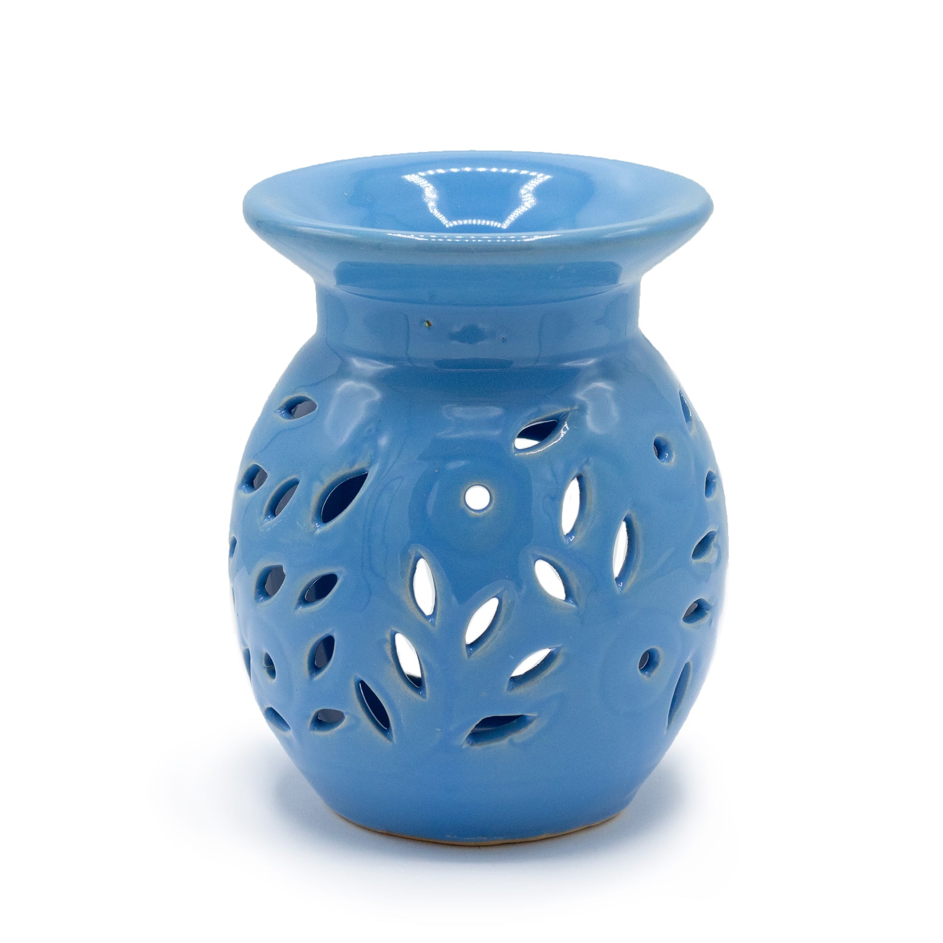 Carefully sourced by The Original Candle Company, this vibrant blue floral oil burner showcases a delicate cut-out bloom design, bringing warmth and elegance to any space. Perfect for diffusing essential oils or melting wax, it enhances home ambience with a cheerful, botanical touch.
