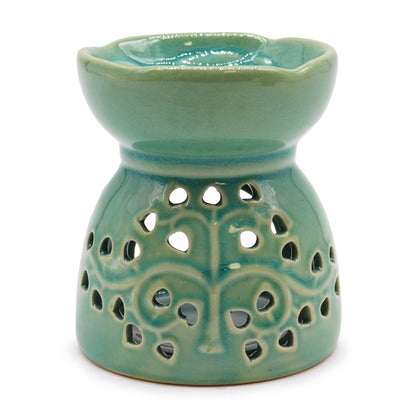 Carefully sourced by The Original Candle Company and featuring a classic tree of life design with a highly decorative glaze in blue, this oil burner and wax warmer will make an attractive decoration in any room.