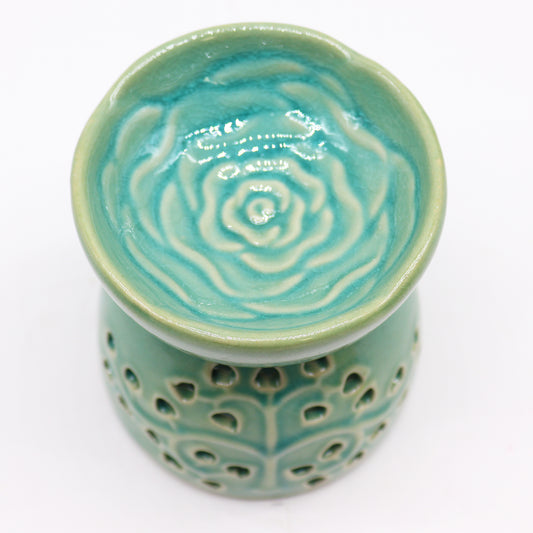 Carefully sourced by The Original Candle Company and featuring a classic tree of life design with a highly decorative glaze in blue, this oil burner and wax warmer will make an attractive decoration in any room. This image shows the burner well with its intricate floral design.