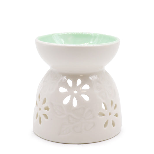 Carefully sourced by The Original Candle Company, this classic white oil burner features a soothing teal well and an intricate floral cut-out design. Designed for essential oils and wax melts, it blends timeless elegance with functional artistry for a refined home ambiance