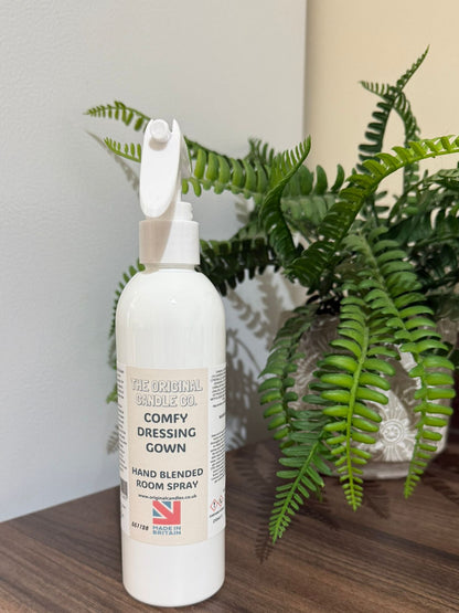 Expertly crafted by The Original Candle Company, this Comfy Dressing Gown hand-blended room mist spray delivers a soft, cosy aroma, designed to refresh any space with warm, comforting fragrance notes.
