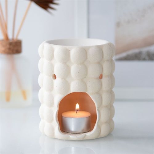 This intricate and unique oil burner and wax warmer carefully curated by The Original Candle Company is stunning. Featuiring an all over bubble design and deep oil or melt well this will not only provide amazing fragrance but also be a great focal point.
