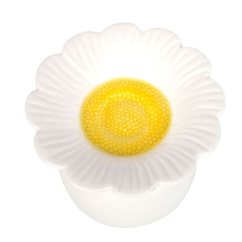 In astunning white style with a vibrant yellow centre oil or wax melt well. this beautiflly crafted oil burner and wax warmer is sure to adda touch of spring to any home.