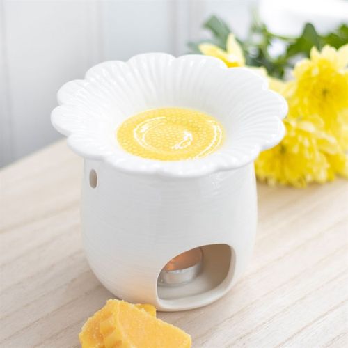 Whimsical and sweet, this daisy-shaped oil burner and wax warmer will make a cheerful addition to any springtime decor. Simply place a standard tealight inside and pair with your favourite diluted fragrance oil tor wax melt to freshen and energise your space.