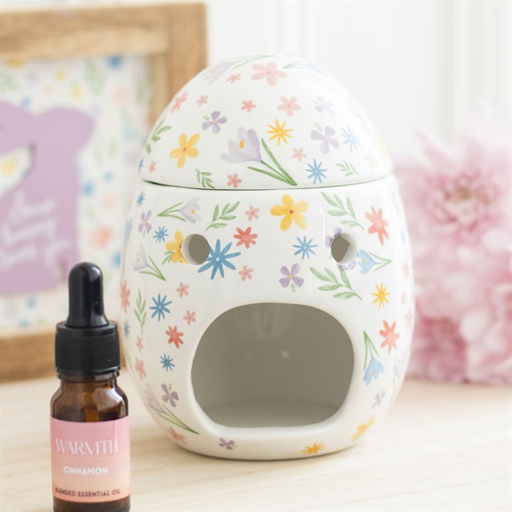 This stunning egg shaped floral designed oil burner and wax warmer is the perfect talking piece. With its stunning detailed foral pattern to its removable lid giving you space to add your favourite fragrance oils or wax melts. Curated for its stylish yet simplistic design by The Original Candle Company.