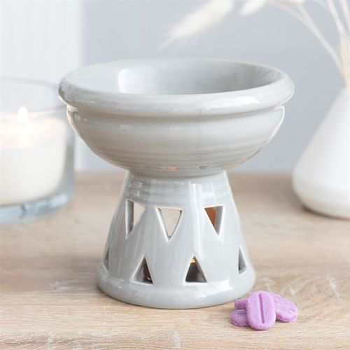 This large ceramic grey oil burner and wax warmer features an extra deep bowl and triangle cut outs at the base. Use with oils or wax melts to gently fragrance the home while creating a calming ambience with its understated, grey hue.
