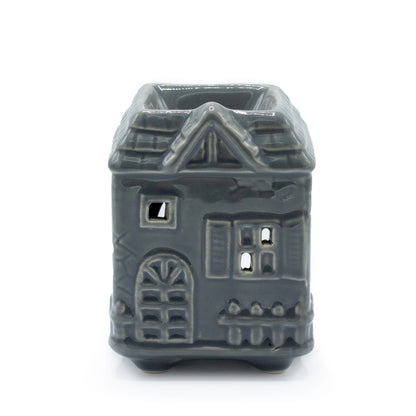 Carefully sourced by The Original Candle Company. A small oil burner & wax warmer featuring a townhouse in a grey glaze, this oil burner and wax warmer will make an attractive decoration in any room.