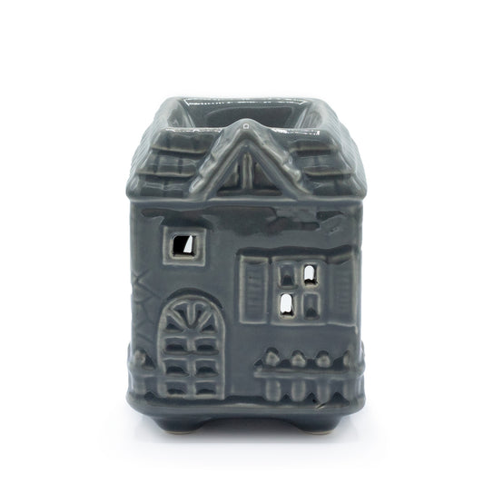 Carefully sourced by The Original Candle Company. A small oil burner & wax warmer featuring a townhouse in a grey glaze, this oil burner and wax warmer will make an attractive decoration in any room.