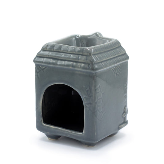 Carefully sourced by The Original Candle Company, A small oil burner & wax warmer showing the cut-out for the tealight and featuring a classic townhouse in a grey glaze design, this oil burner and wax warmer will make an attractive decoration in any room.