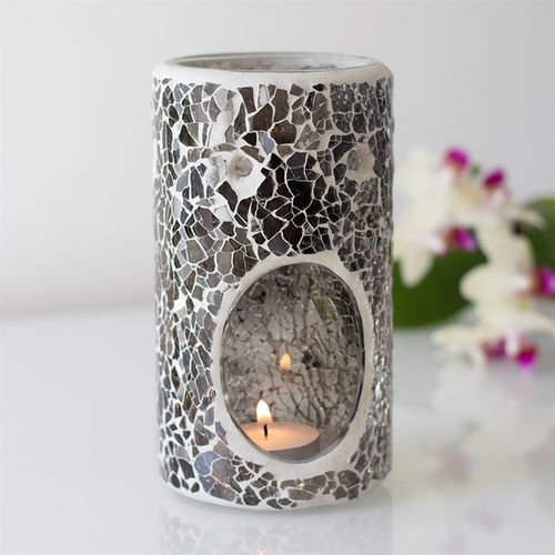 Designed to promote a touch of elegance, this crackle glass oil burner and wax warmer will look good in any room. Carefully curated by The Original Candle Company this pillar oil burner and wax warmer will definitely make a statement.
