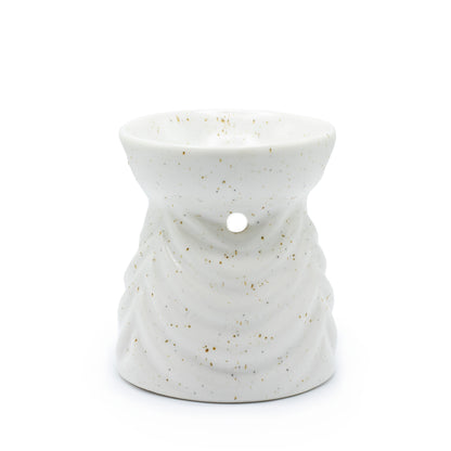 Carefully sourced by The Original Candle Company and featuring a geometric design with a highly decorative glaze in speckled ivory, this oil burner and wax warmer will make an attractive decoration in any room.
