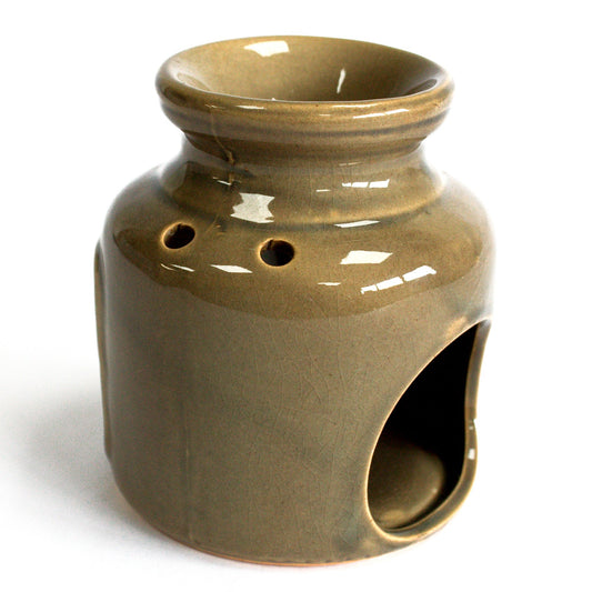 Designed for effortless use, this oil burner features a convenient tealight cut-out, allowing warm candlelight to flicker gently through its elegant frame. The open design ensures easy placement and removal of tealights while enhancing the burner’s cosy and welcoming charm.