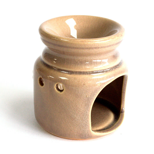 Designed for ease of use, this oil burner features a convenient tealight cut-out, allowing soft candlelight to glow gently through its elegant frame. The open design ensures effortless placement and removal of tealights while maintaining the burner’s cosy and inviting charm.