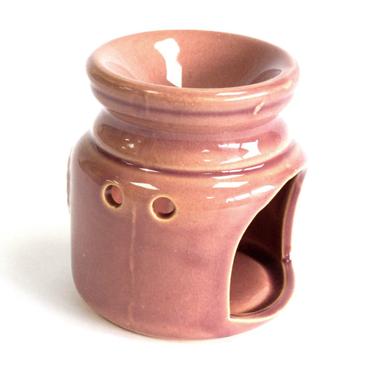 Designed for ease of use, this oil burner features a convenient tealight cut-out, allowing soft candlelight to glow gently through its elegant frame. The open design ensures effortless placement and removal of tealights while maintaining the burner’s cosy and inviting charm.

