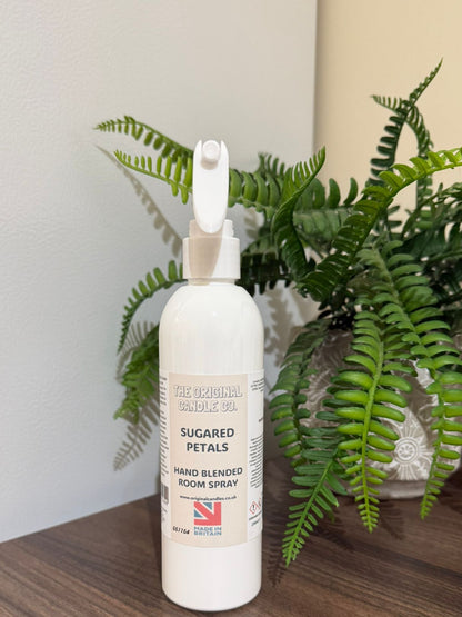 Expertly crafted by The Original Candle Company, this Sugared Petals hand-blended room mist spray delivers a delicate, floral aroma, designed to refresh any space with soft, sugared fragrance notes.
