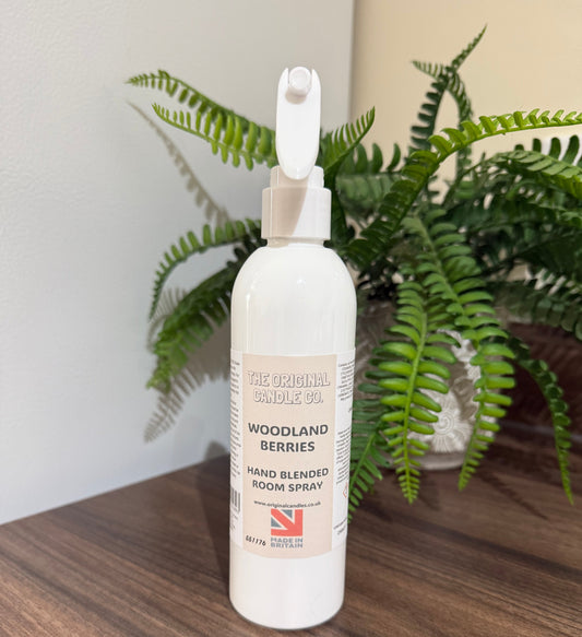 Expertly crafted by The Original Candle Company, this Woodland Berries hand-blended room mist spray delivers a rich, fruity aroma, designed to refresh any space with deep, forest-inspired fragrance notes.