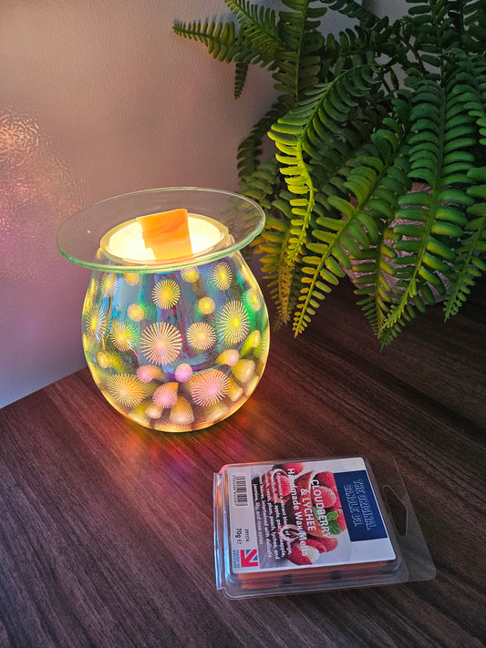 CLOUDBERRY & LYCHEE Wax Melts from The Original Candle Co., featuring a vibrant blend of orange, grapefruit, lime, apple, pear, pineapple, rhubarb, cassis, plum, peach, lychee, and green leaves, complemented by jasmine, lily, and rose notes on a musk base. A handcrafted wax melt designed to fill your space with a refreshing and luxurious aroma.