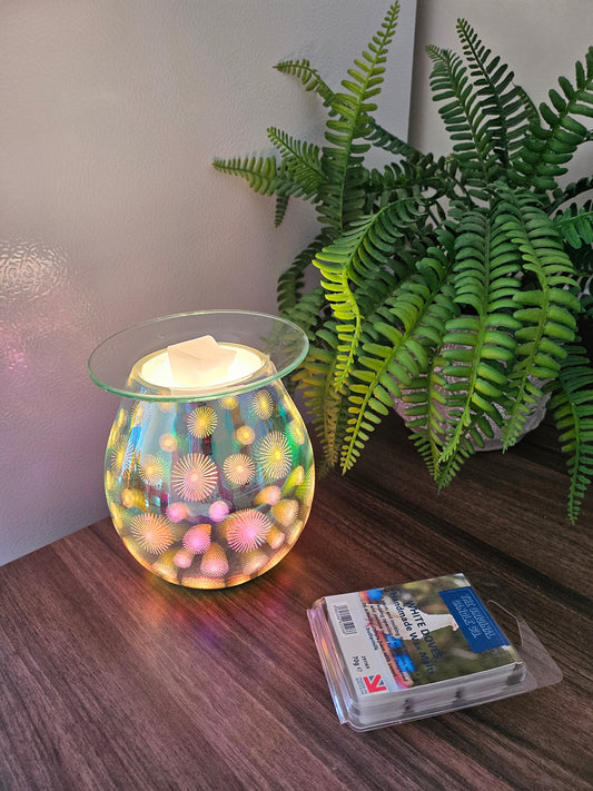 WHITE DOVES Wax Melts from The Original Candle Co., blending refreshing aldehydes with delicate rose, jasmine, and a musky, mossy base enriched with sweet buttermilk. A handcrafted wax melt designed to bring elegance and tranquillity to any space.